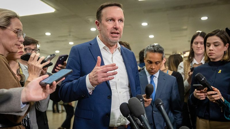 Katie Britt blasts Democrats for playing ‘political games’ with shutdown amid airport chaos